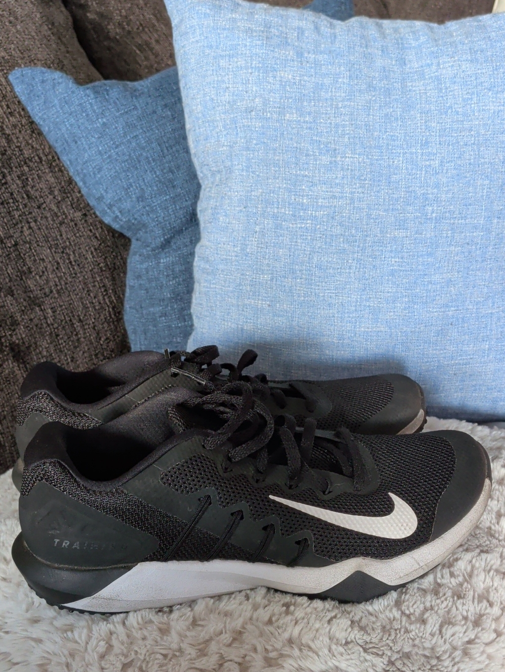 Nike Black and White Women's Athletic Shoes